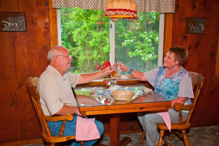 Dining 17 of 19