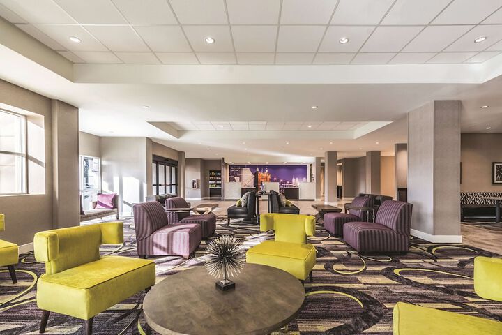 La Quinta Inn & Suites by Wyndham Cincinnati Sharonville