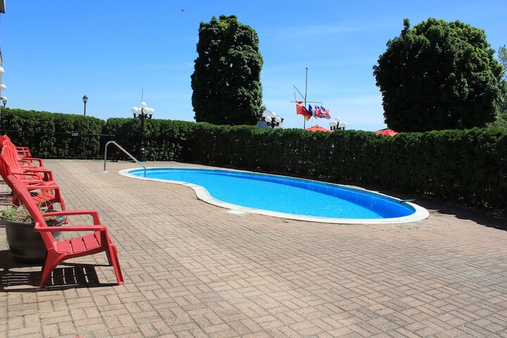 Pool 10 of 59