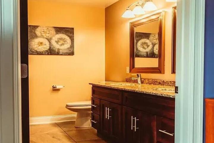 Crescent Lakehouse - Surf Ski and Serenity