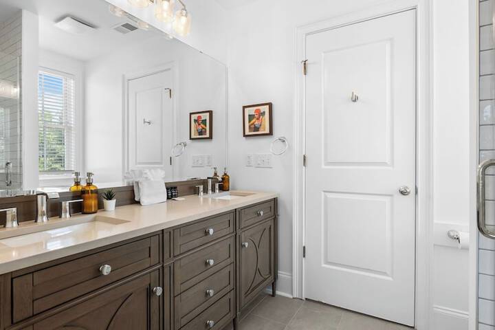 1 Block to Beach Newly Renovated 6bdr w / Rooftop Views Sand Dune by Avantstay