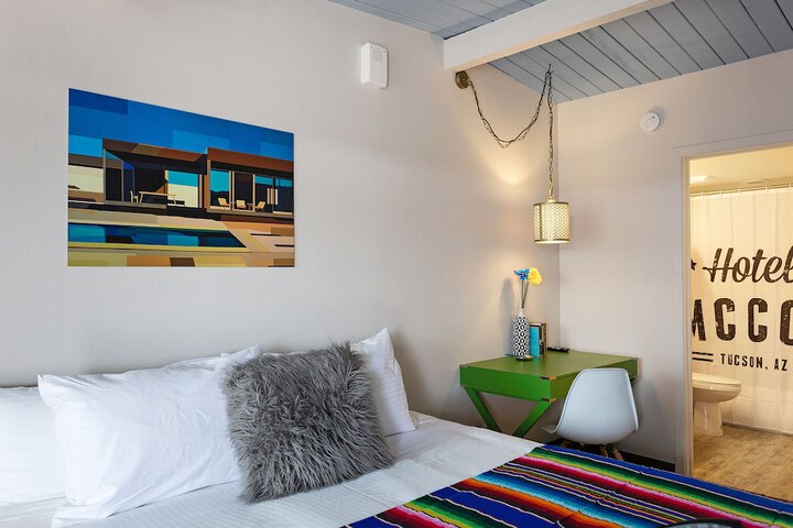 Hotel McCoy Tucson - Art Coffee, Beer, Wine
