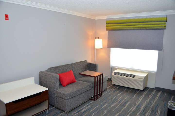 Hampton Inn & Suites Chicago / Hoffman Estates