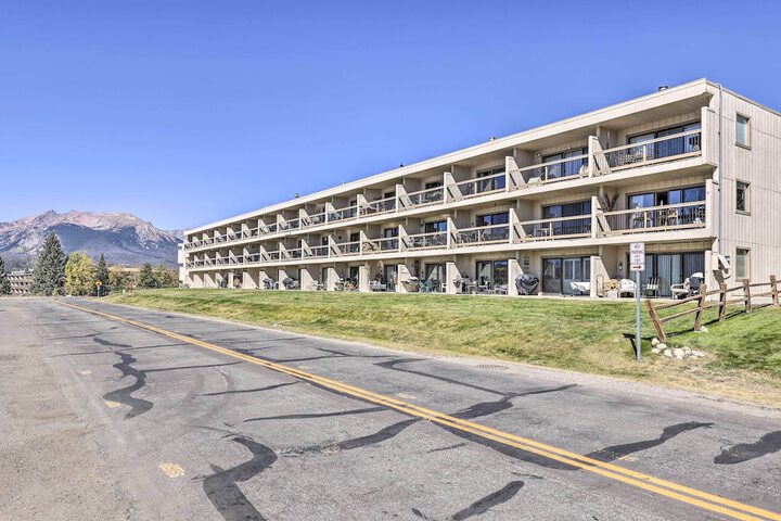 8 Mi to Keystone Resort: Dillion Condo w / Hot Tub!