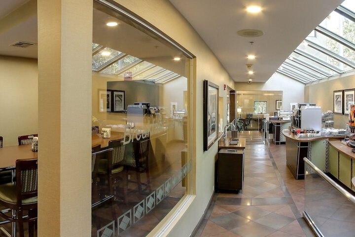 Hotel Strata