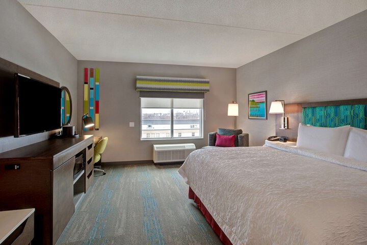 Room 32 of 43