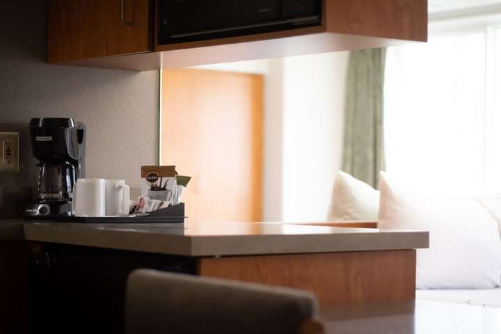Monument Inn & Suites