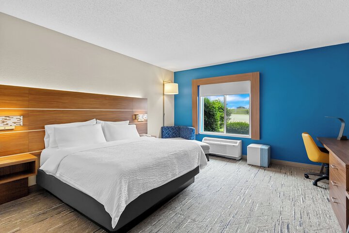 Holiday Inn Express & Suites Vandalia by IHG