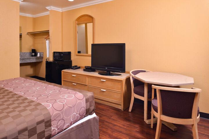 Room 11 of 31