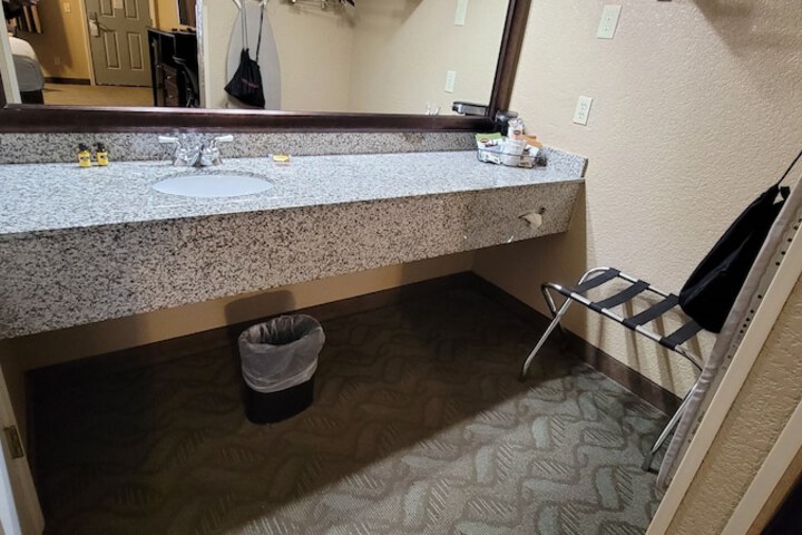 Best Western Plus Bayshore Inn