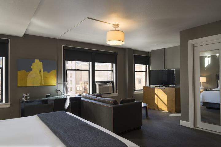 Room 52 of 83
