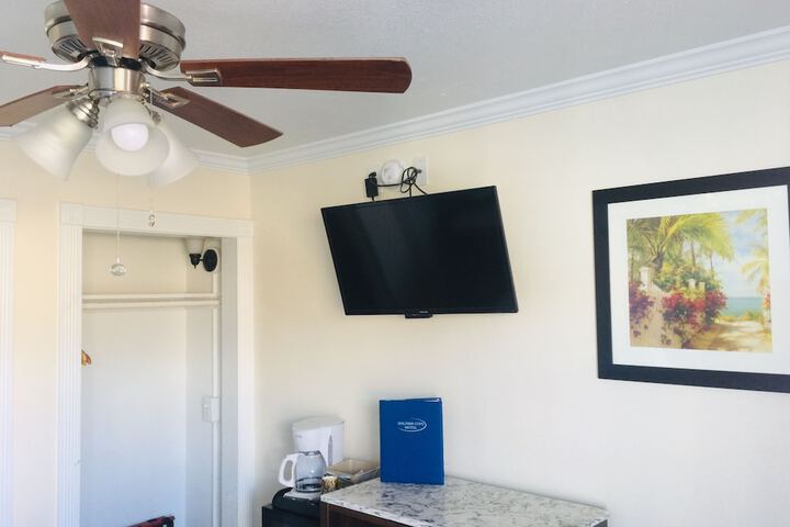 Dolphin Cove Motel
