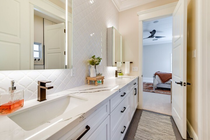 Spacious Queen Creek Home w / Hot Tub & Pool!