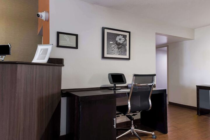 Business Center 47 of 48