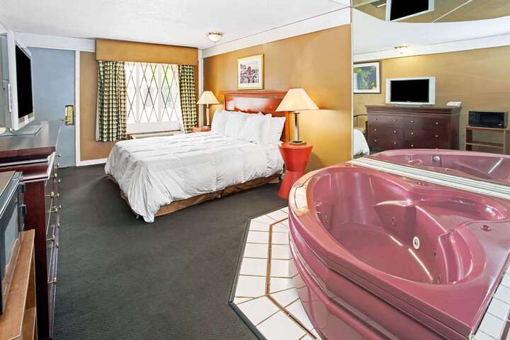 Suite 6 of 16
