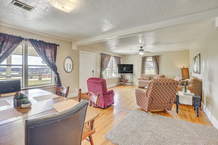 Charming Gadsden Home w / Golf Course Views!