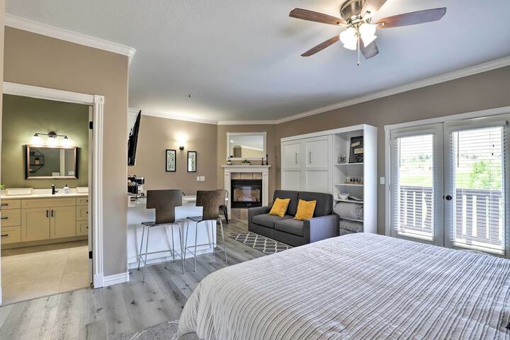 Peaceful Midway Studio w / Mountain + Golf Views!
