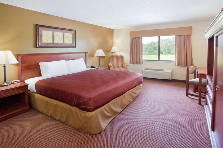 Room 10 of 14