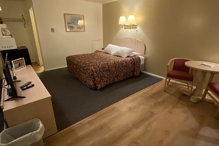 Room 6 of 16