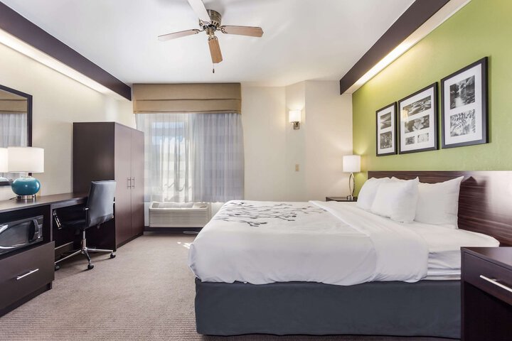 Room 16 of 33