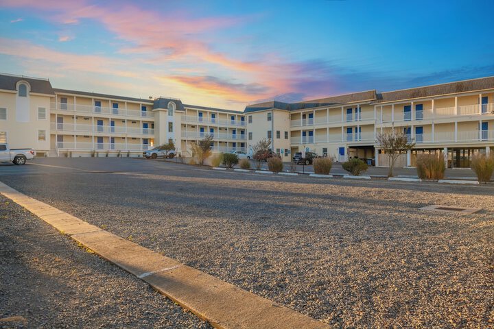 Drifting Sands Oceanfront Hotel