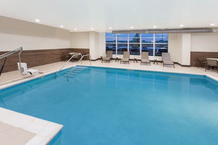 Holiday Inn Express & Suites Sandusky by IHG