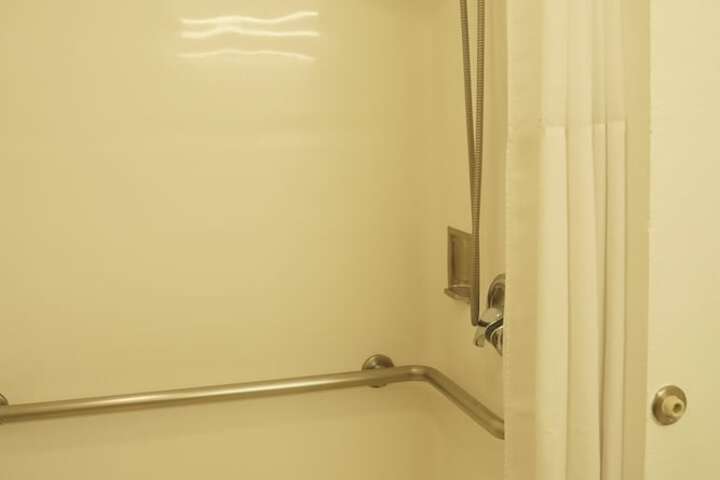 Harbor Inn & Suites