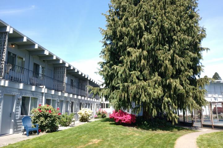 Hotel Exterior 127 of 128