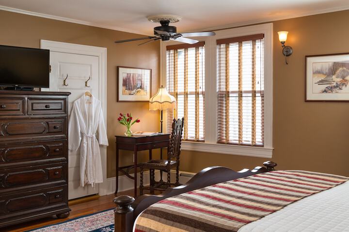 Room 28 of 38