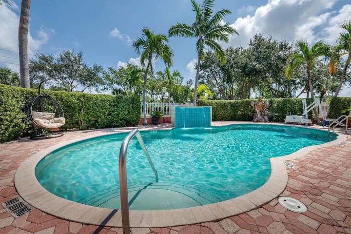 Pool 4 of 43
