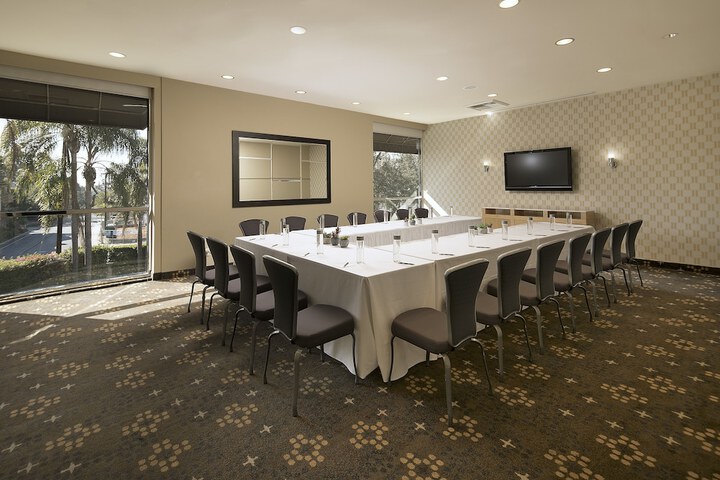 Belamar Hotel Manhattan Beach Tapestry Collection by Hilton