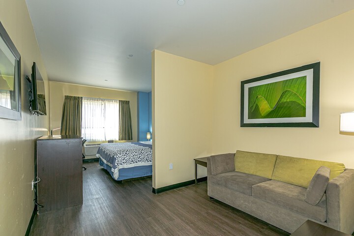 Room 12 of 25