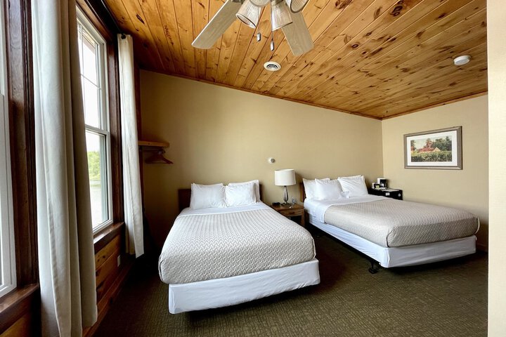 Hanging Horn Lakeside Resort