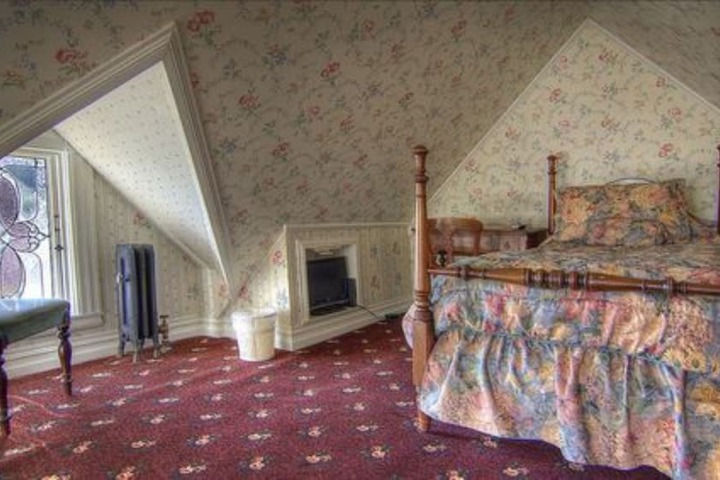 Gingerbread Mansion Inn