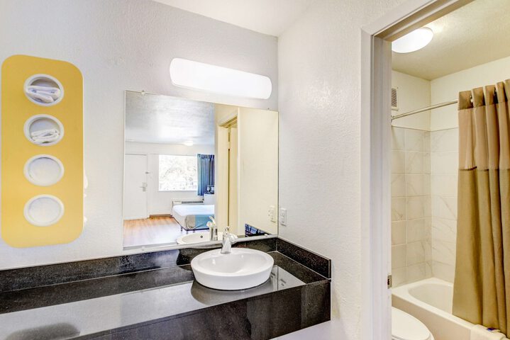 Motel 6 Waco TX - Lacy Lakeview