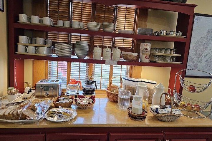 Breakfast/Coffee Service 38 of 54