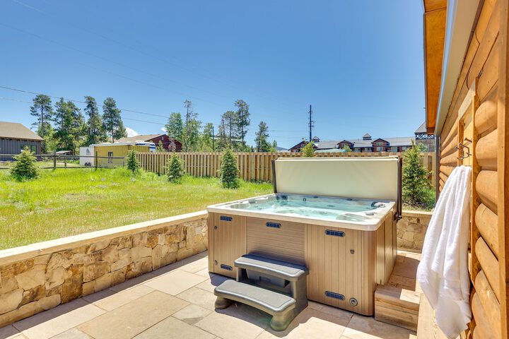Updated Silverthorne Home w / Hot Tub & Mtn Views!