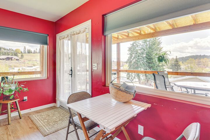 Mtn-view Eureka Apartment: Walk to Eateries!