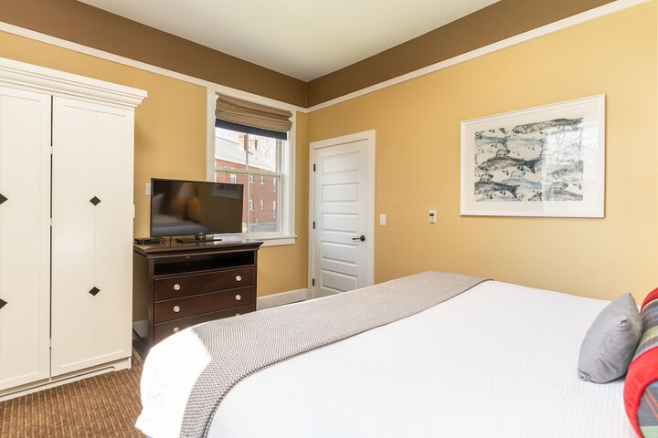 Room 25 of 121