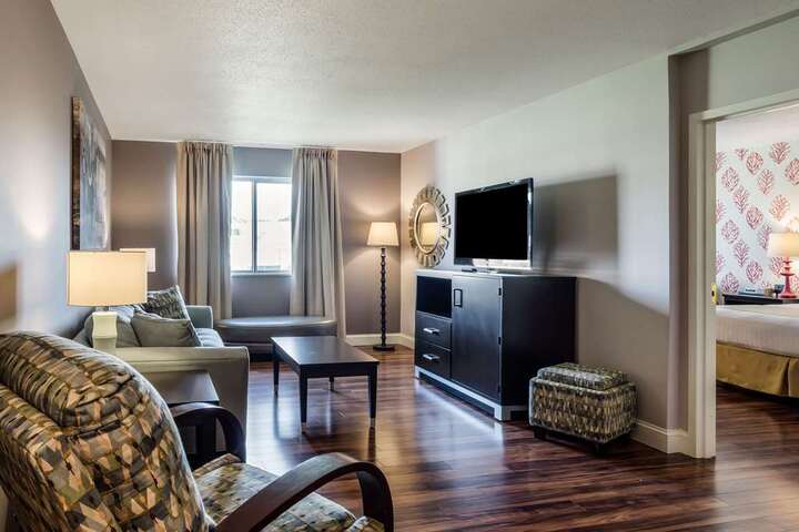Suite 16 of 61