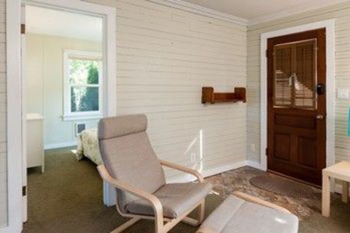 2BR Bay View Bungalow in Poulsbo by RedAwning