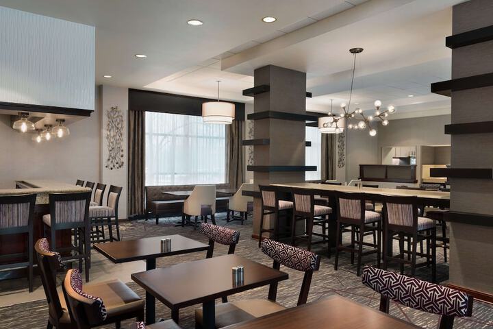 DoubleTree by Hilton Milwaukee - Brookfield
