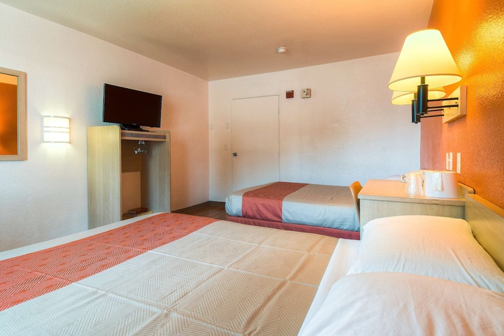 Room 13 of 25