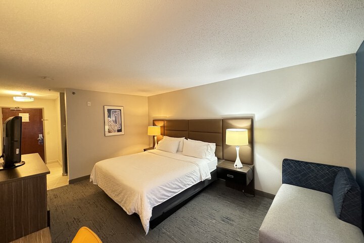 Holiday Inn Express Hotel & Suites St. Paul-Woodbury by IHG