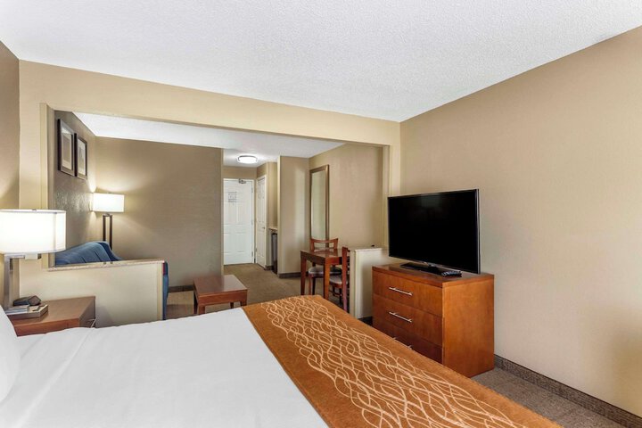 Comfort Inn Gurnee near Six Flags