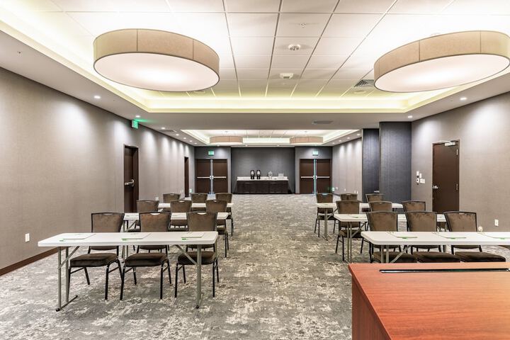 Holiday Inn & Suites Silicon Valley - Milpitas by IHG