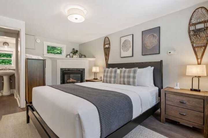 The Aurora Inn & Cottages