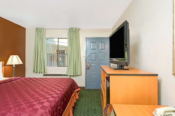 Room 8 of 14