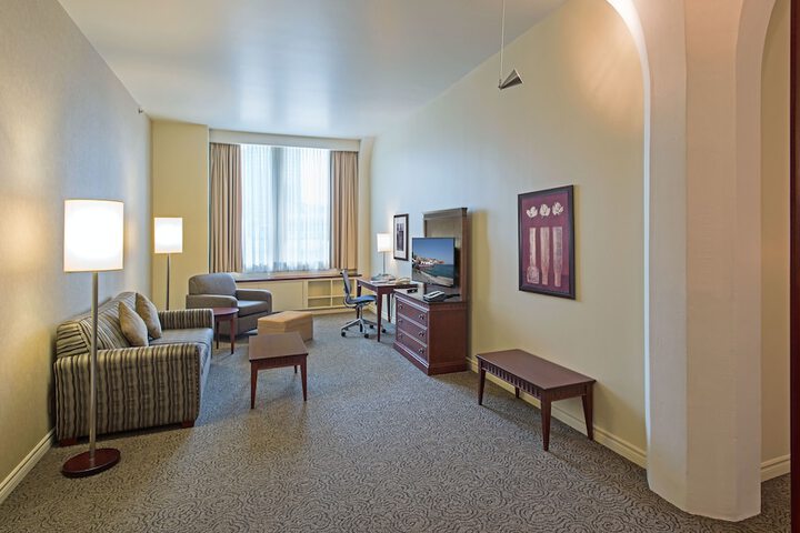 Le Square Phillips Hotel & Suites