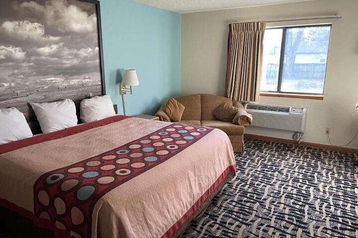 Room 13 of 32
